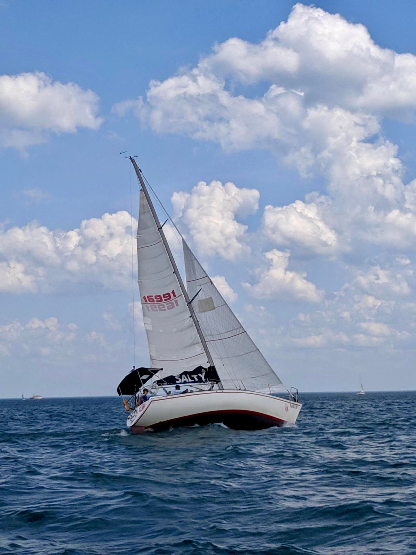 Chicago Performance Sailboat Charter – Peterson 34 Mackinac Racer