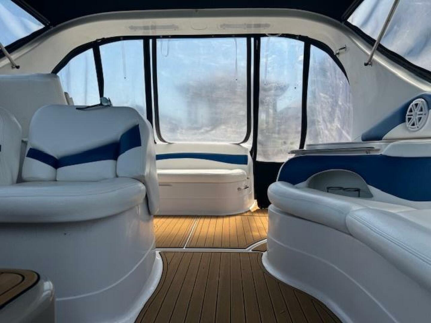 Luxury 40ft Yacht - Cabrio Larson