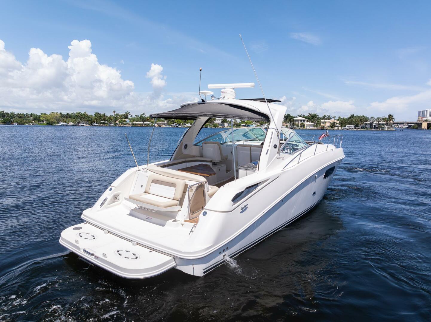 Luxury 40ft Yacht - Sea Ray Sundancer