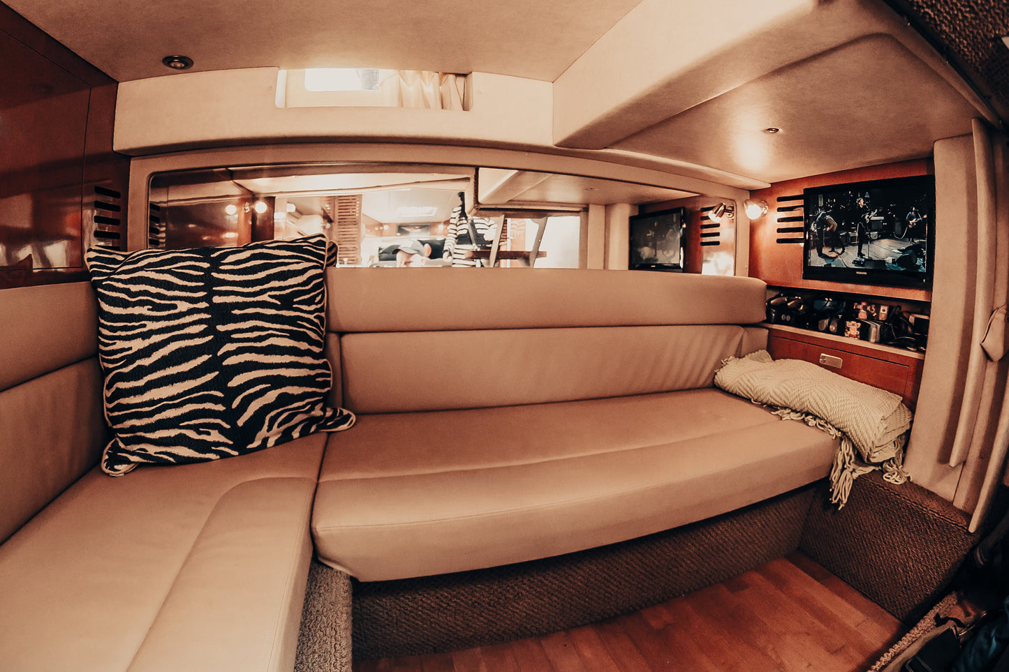 Luxury 40ft Yacht - Sea Ray Sundancer